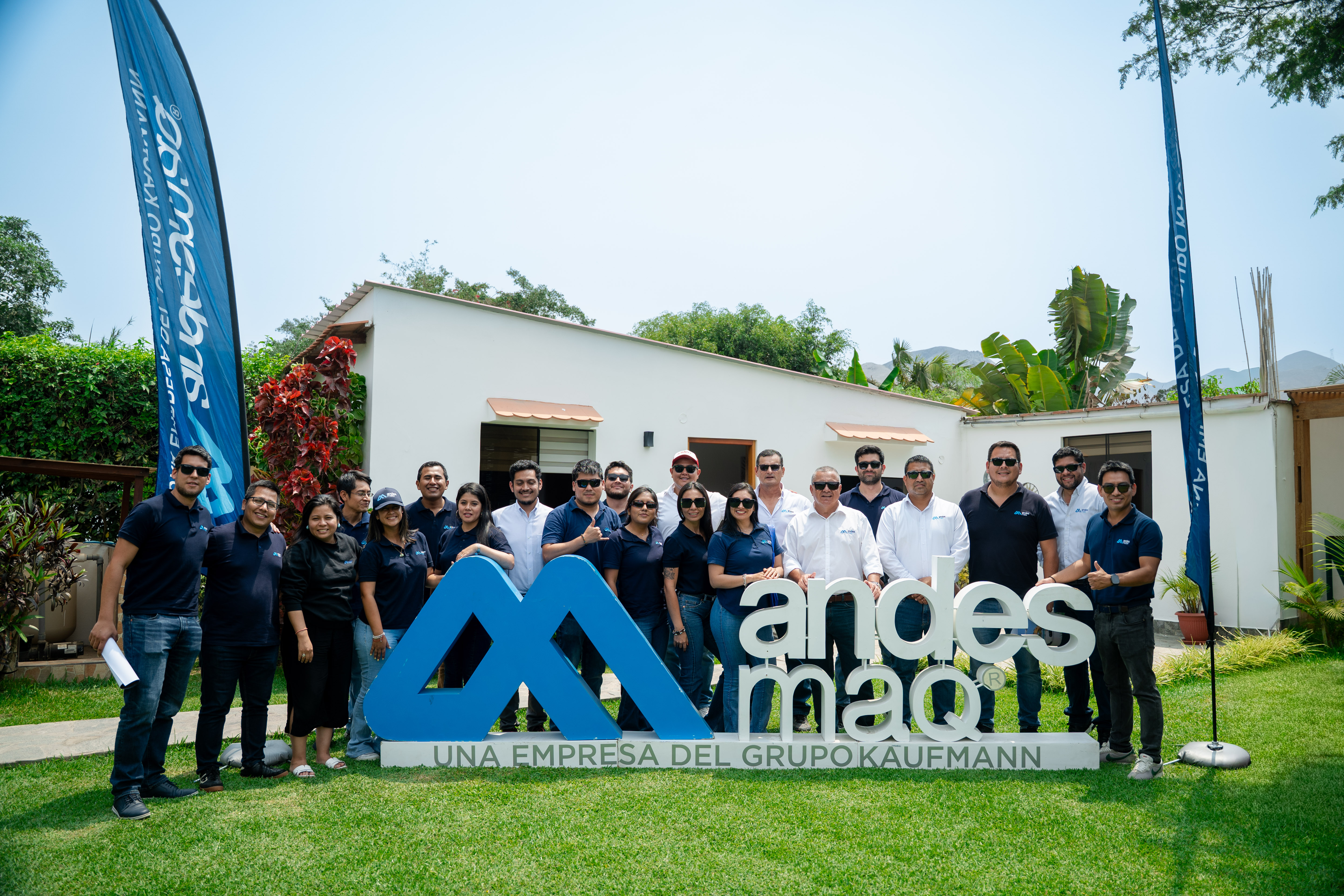 Andes Maq presenta oficialmente Hitachi LANDCROS en el Perú